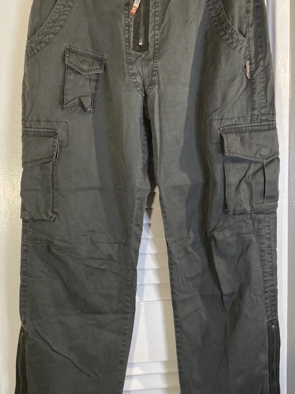 Utility Straight Leg Cargo Pants in Olive Green